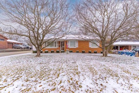 Photo of 801 Irvin Avenue, Evansville, IN 47715 (MLS # 202548975)