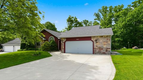 Photo of 8917 Stockbridge Place, Fort Wayne, IN 46804 (MLS # 202620199)