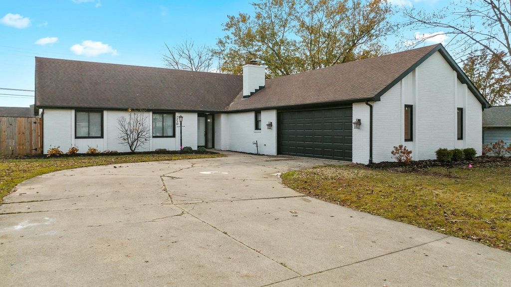 Photo for 1710 Lochinvar Drive, Fort Wayne, IN 46845 (MLS # 202245528)