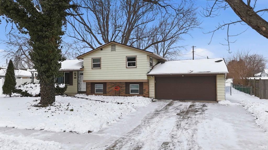 Photo of 5817 Monarch Drive, Fort Wayne, IN 46815 (MLS # 202603510)