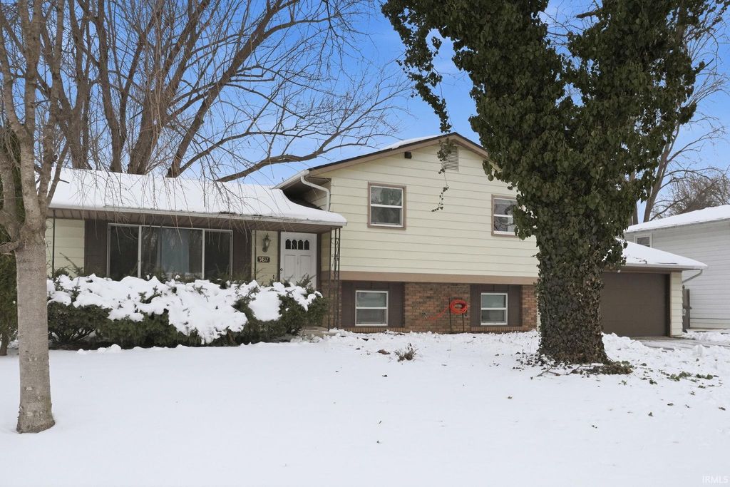 Photo of 5817 Monarch Drive, Fort Wayne, IN 46815 (MLS # 202603510)