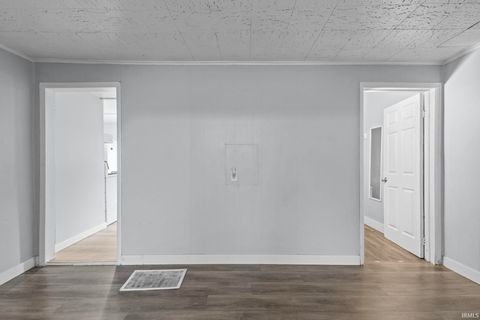 Tiny photo for 950 E Clark Street, Warsaw, IN 46580 (MLS # 202618763)