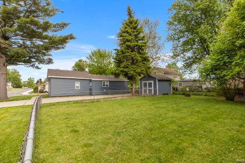 Tiny photo for 950 E Clark Street, Warsaw, IN 46580 (MLS # 202618763)