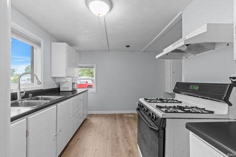 Tiny photo for 950 E Clark Street, Warsaw, IN 46580 (MLS # 202618763)