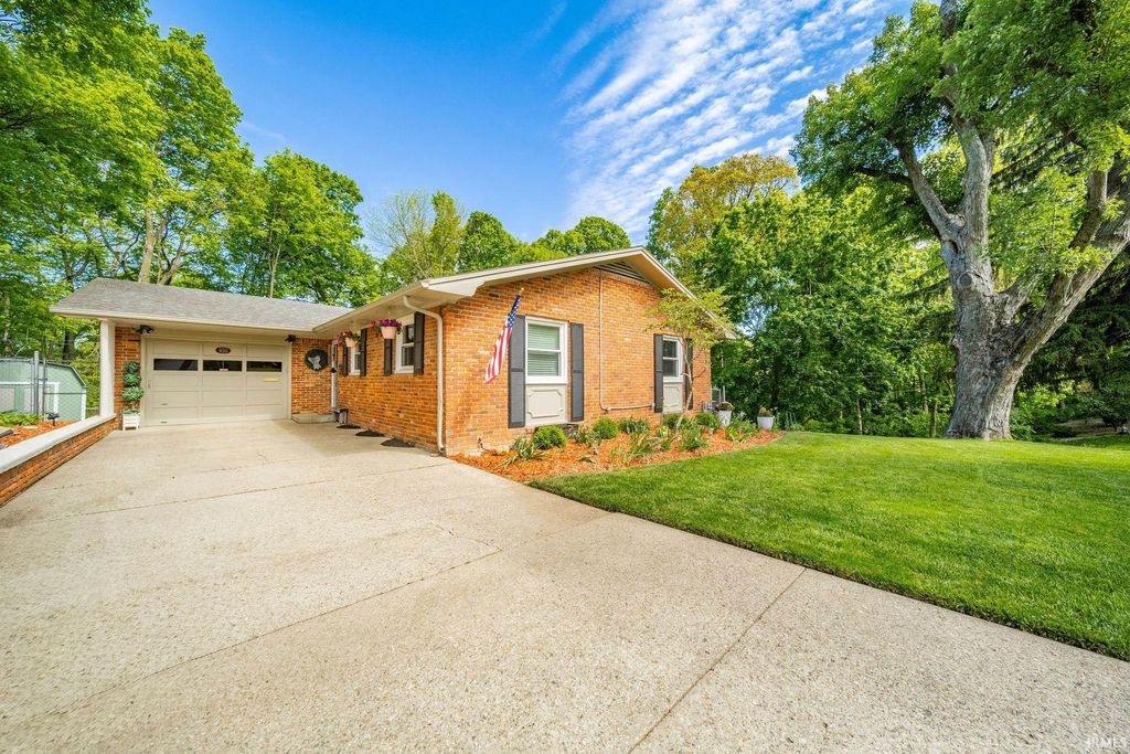 Photo of 930 Jameson Court, New Castle, IN 47362 (MLS # 202617857)