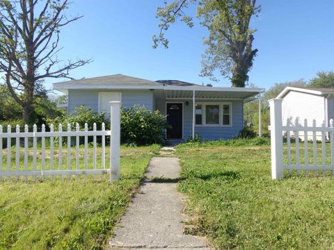 Photo of 3311 Chestnut Street, Fort Wayne, IN 46803 (MLS # 202618526)