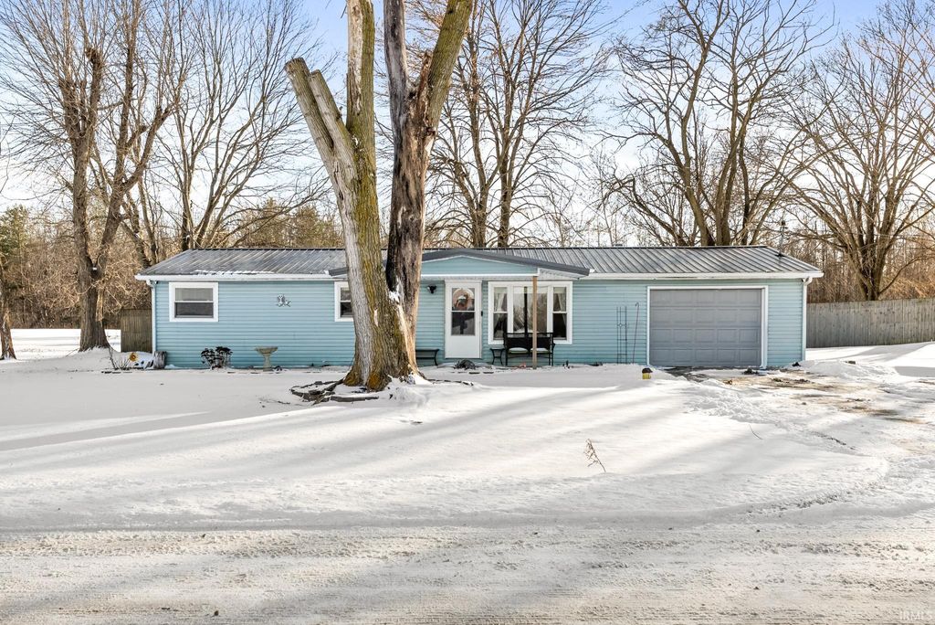 Photo of 2199 W 250 S, Warsaw, IN 46580 (MLS # 202601839)