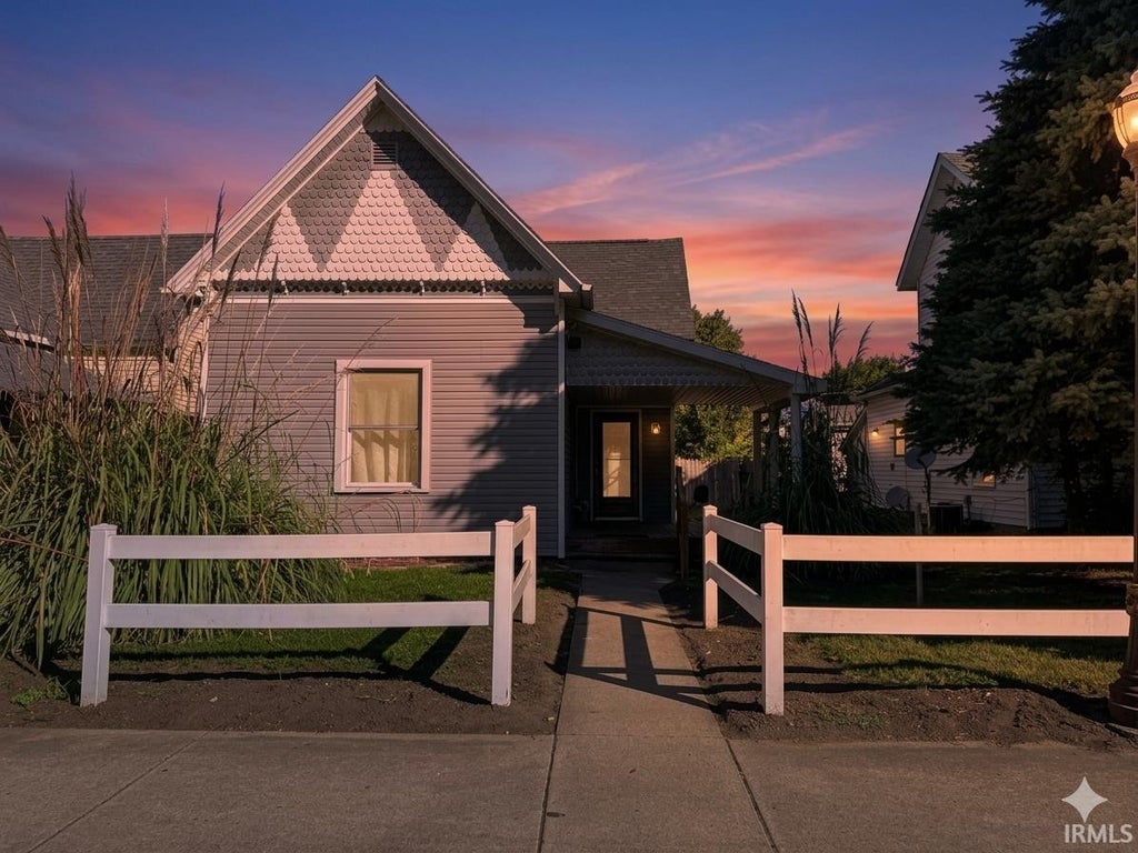 Photo of 706 W Broadway St, Logansport, IN 46947 (MLS # 202641200)