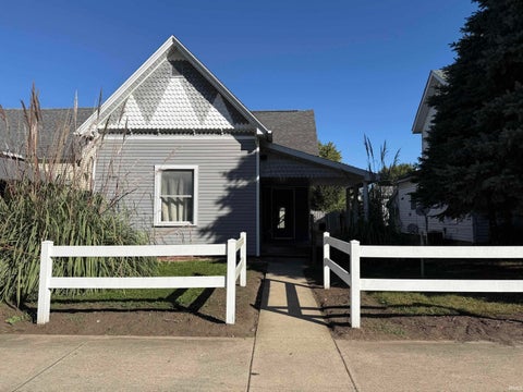 Tiny photo for 706 W Broadway St, Logansport, IN 46947 (MLS # 202641200)
