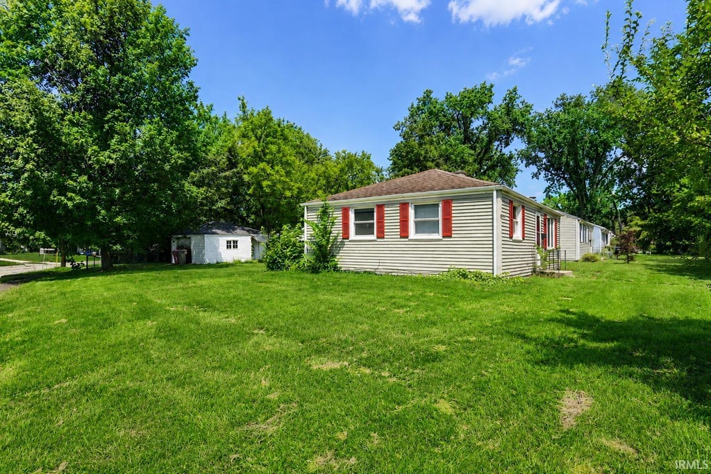 Photo of 2505 Northview Drive, South Bend, IN 46628 (MLS # 202634436)