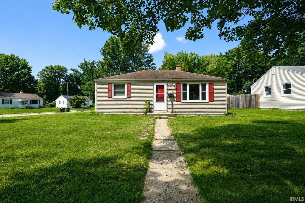 Photo of 2505 Northview Drive, South Bend, IN 46628 (MLS # 202634436)
