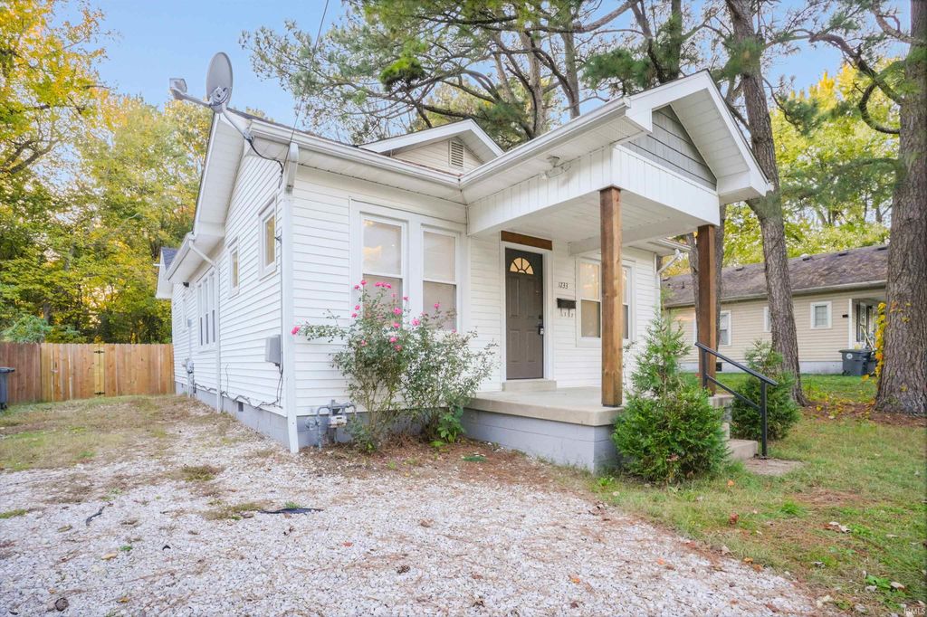 Photo of 1733 Burdette Avenue, Evansville, IN 47714 (MLS # 202545118)