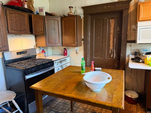 Tiny photo for 125 E Linden Avenue, Logansport, IN 46947 (MLS # 202636930)
