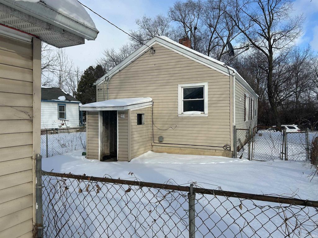 Photo of 1220 Fairview Avenue, Fort Wayne, IN 46803 (MLS # 202613939)