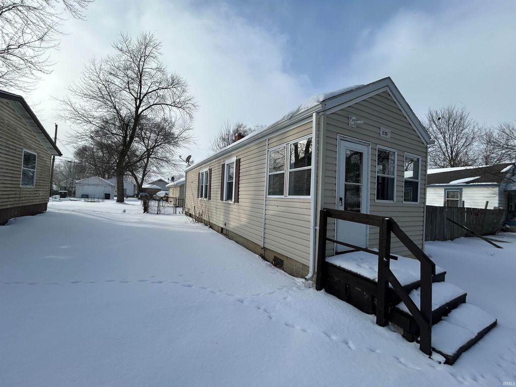 Photo of 1220 Fairview Avenue, Fort Wayne, IN 46803 (MLS # 202613939)