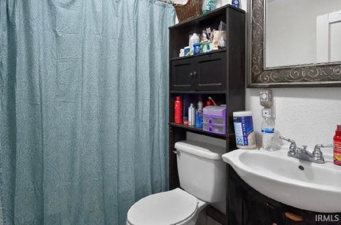 Tiny photo for 428 W Townley Street, Bluffton, IN 46714 (MLS # 202619542)
