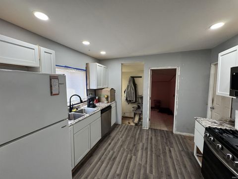 Tiny photo for 1100 E Taylor Street, Kokomo, IN 46901 (MLS # 202610131)