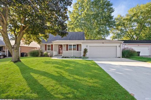 Photo of 935 S Southland Drive Drive, Lafayette, IN 47909 (MLS # 202540946)