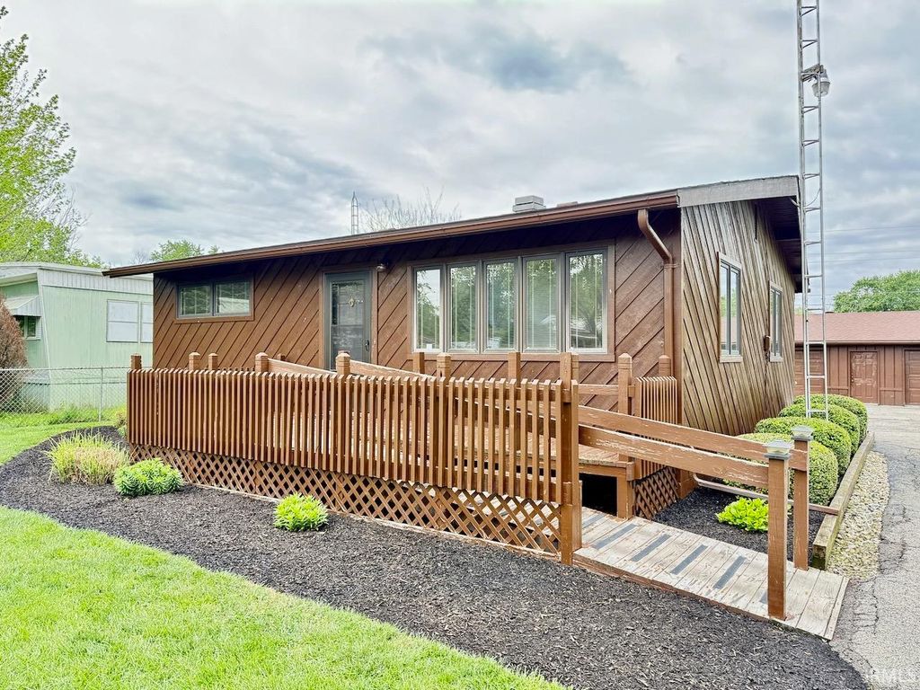 Photo of 509 N Waldemere Road, Muncie, IN 47303 (MLS # 202616916)