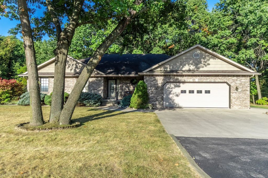 Photo of 4061 N 006 E, Angola, IN 46703 (MLS # 202539252)