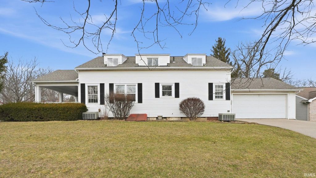 Photo of 7626 Irwin Pines Court, Fort Wayne, IN 46804 (MLS # 202606277)