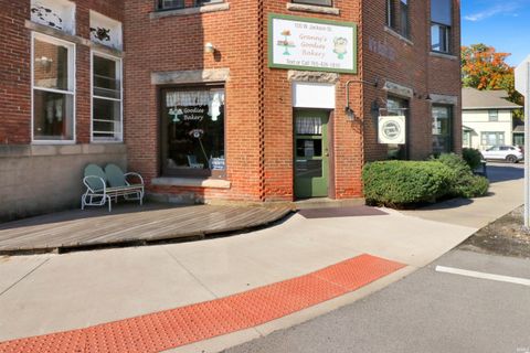 Photo of 105 W Jackson Street, Mulberry, IN 46058 (MLS # 202537634)