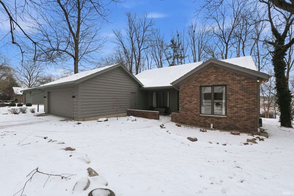 Photo of 6527 E Canal Pointe, Fort Wayne, IN 46804 (MLS # 202600387)