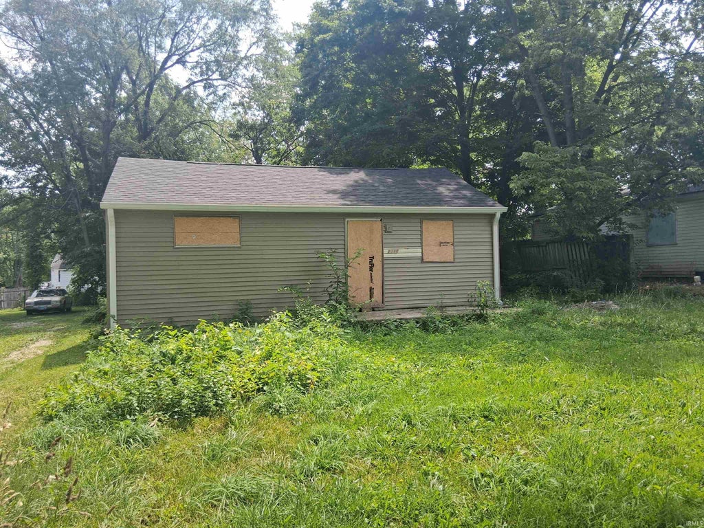 Photo of 2318 N Wolfe Street, Muncie, IN 47303 (MLS # 202627671)
