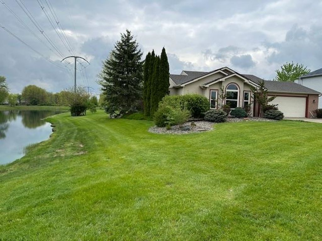 Photo of 9205 Olmston Drive, Fort Wayne, IN 46825 (MLS # 202615868)