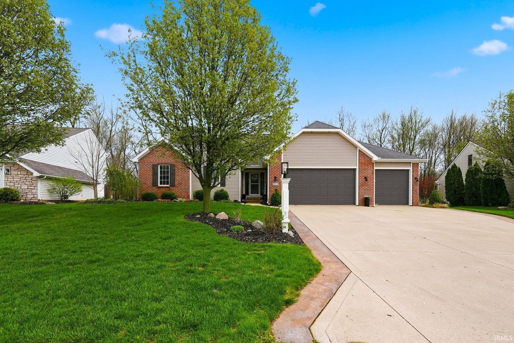 Photo of 13030 Winding Vine Run, Fort Wayne, IN 46845 (MLS # 202619632)