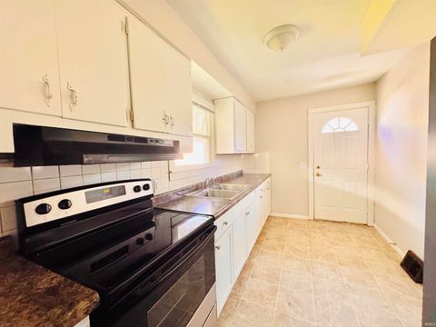 Tiny photo for 706 Madison Avenue, Evansville, IN 47713 (MLS # 202618699)
