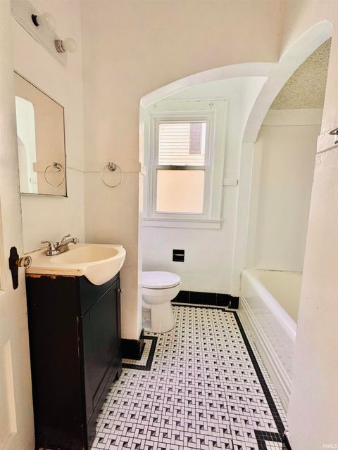 Tiny photo for 706 Madison Avenue, Evansville, IN 47713 (MLS # 202618699)