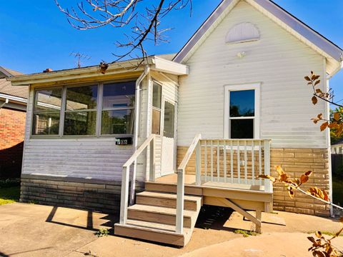Photo of 706 Madison Avenue, Evansville, IN 47713 (MLS # 202618699)