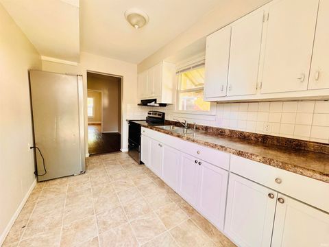 Tiny photo for 706 Madison Avenue, Evansville, IN 47713 (MLS # 202618699)