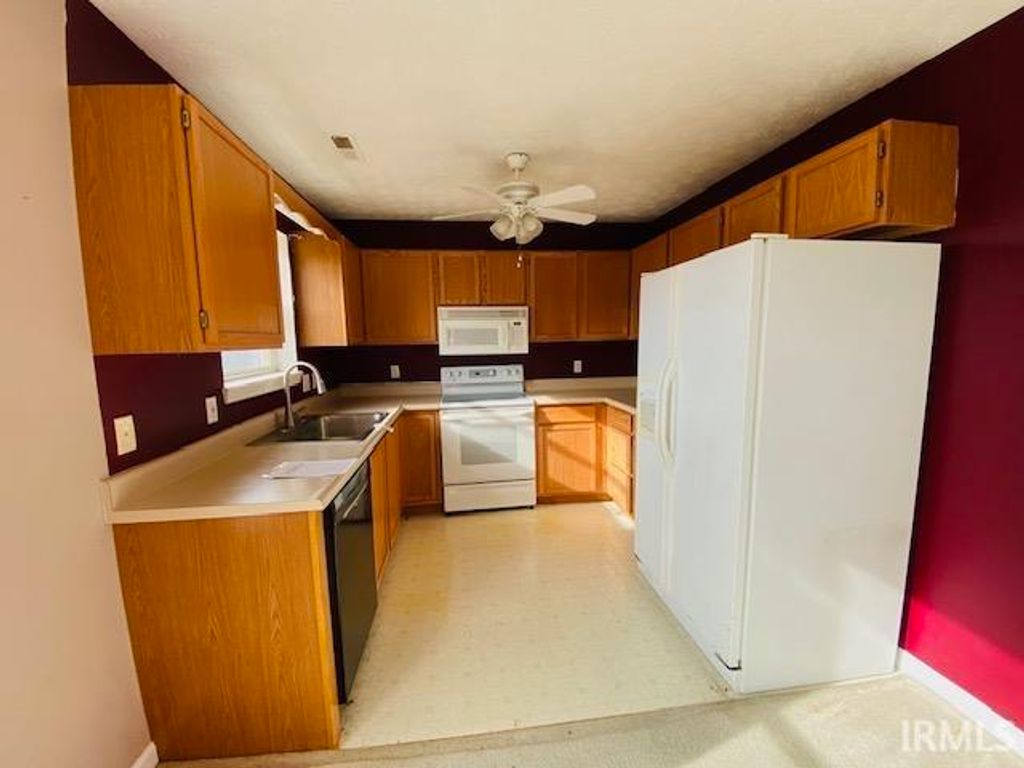 Photo of 615 W Ninth Street, Grandview, IN 47615 (MLS # 202602380)