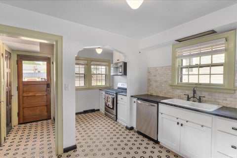 Tiny photo for 1839 Kenwood Avenue, Fort Wayne, IN 46805 (MLS # 202635299)
