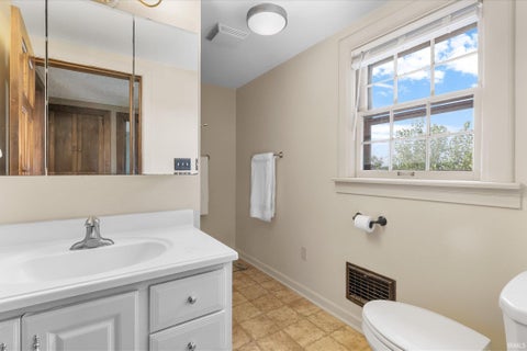 Tiny photo for 1839 Kenwood Avenue, Fort Wayne, IN 46805 (MLS # 202635299)