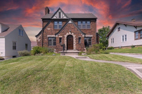 Photo of 1839 Kenwood Avenue, Fort Wayne, IN 46805 (MLS # 202635299)