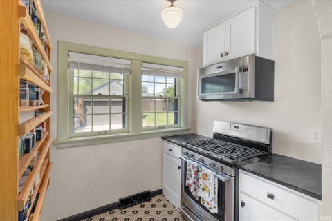 Tiny photo for 1839 Kenwood Avenue, Fort Wayne, IN 46805 (MLS # 202635299)