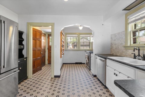 Tiny photo for 1839 Kenwood Avenue, Fort Wayne, IN 46805 (MLS # 202635299)