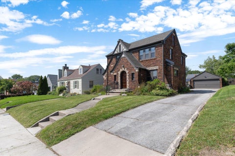 Tiny photo for 1839 Kenwood Avenue, Fort Wayne, IN 46805 (MLS # 202635299)
