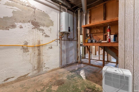 Tiny photo for 1839 Kenwood Avenue, Fort Wayne, IN 46805 (MLS # 202635299)