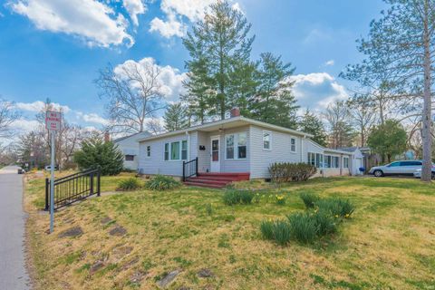 Photo of 1600 E 2nd Street, Bloomington, IN 47401 (MLS # 202610004)