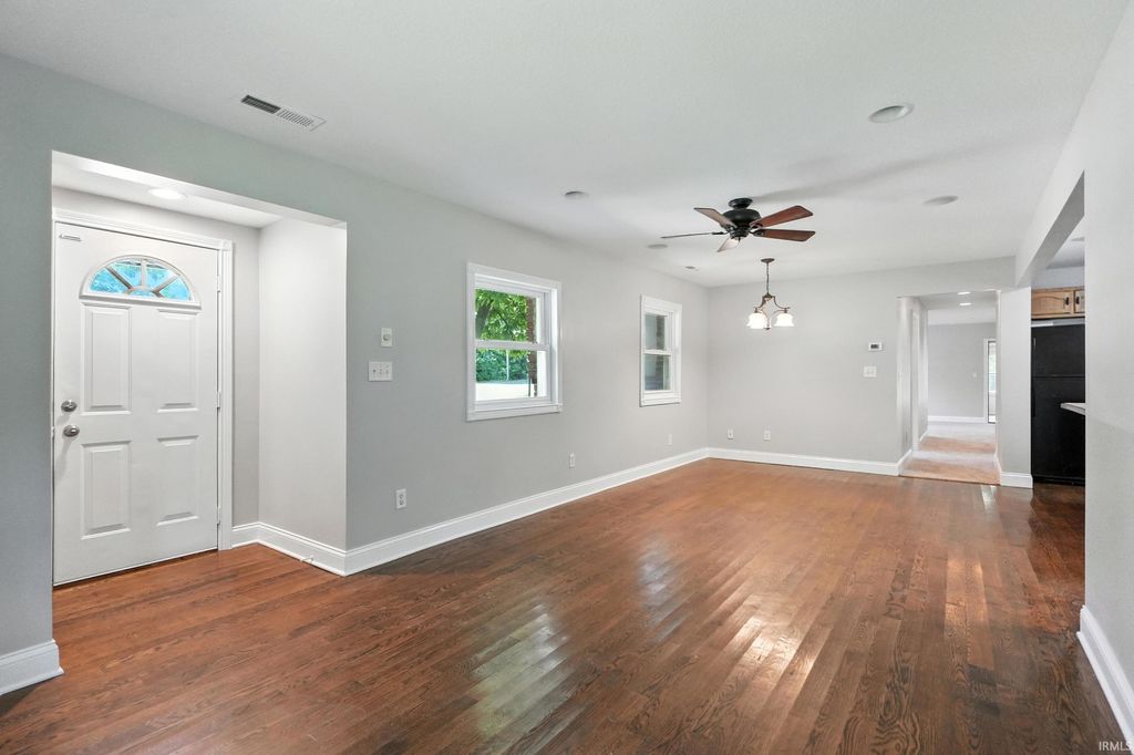 Photo of 14831 Leesburg Road, Fort Wayne, IN 46818 (MLS # 202610993)