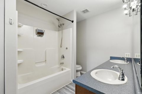 Tiny photo for 14831 Leesburg Road, Fort Wayne, IN 46818 (MLS # 202610993)