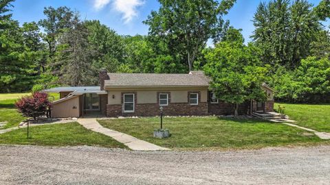 Photo of 14831 Leesburg Road, Fort Wayne, IN 46818 (MLS # 202610993)