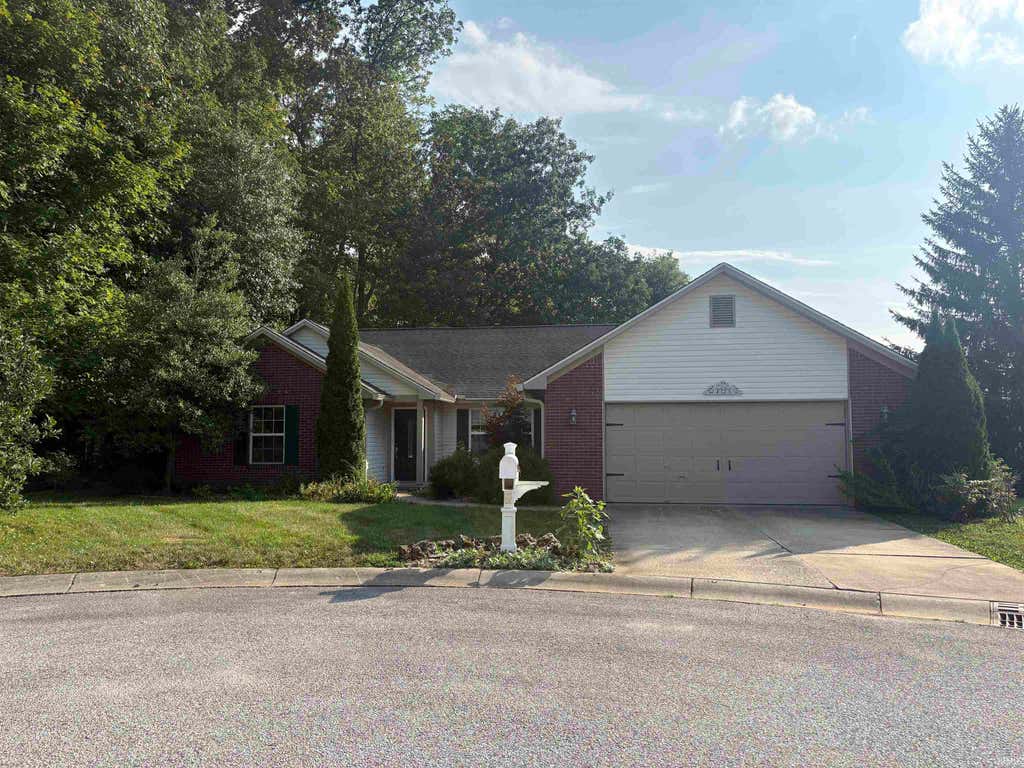 Photo of 570 S Cobblestone Court, Bloomington, IN 47403 (MLS # 202632234)