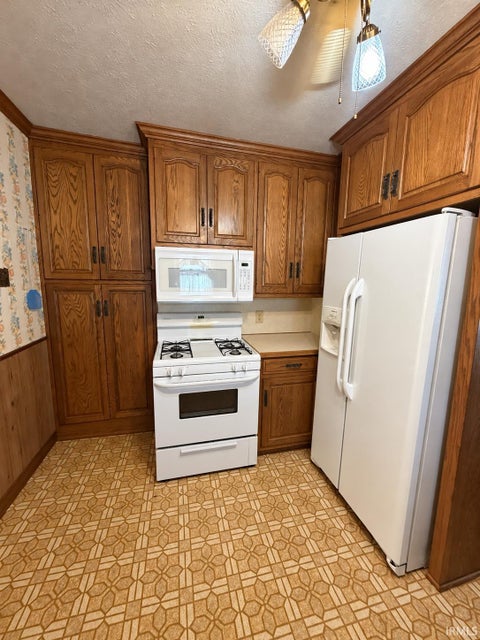 Tiny photo for 824 S COURTLAND Avenue, Kokomo, IN 46902 (MLS # 202643626)