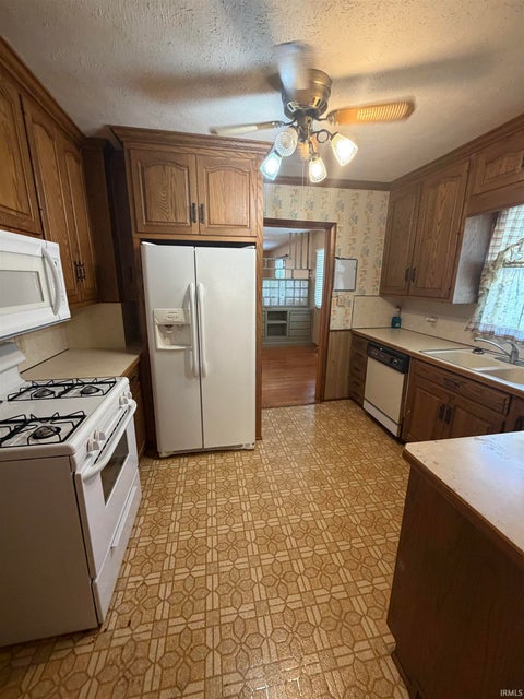Tiny photo for 824 S COURTLAND Avenue, Kokomo, IN 46902 (MLS # 202643626)