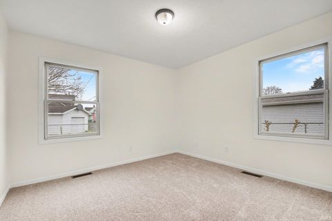 Tiny photo for 329 W 9Th Street, Mishawaka, IN 46544 (MLS # 202611637)